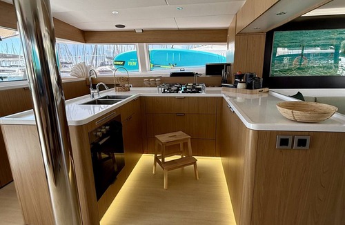 Alimos Boat Rental | Sun-Kissed Sailing Adventure in Islas Sarónicas