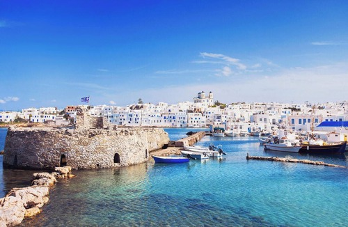 Piso Livadi Boat Rental | Sun-Kissed Sailing Adventure in the Stunning Islas Cícladas