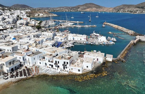 Piso Livadi Boat Rental | Sun-Kissed Sailing Adventure in the Stunning Islas Cícladas