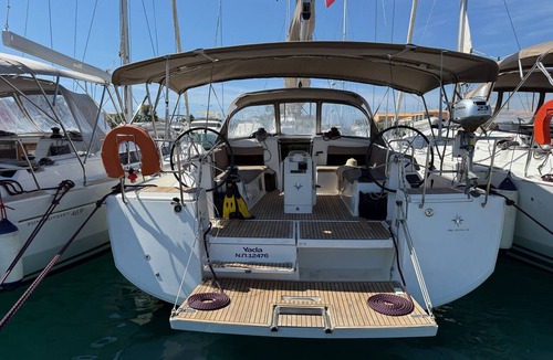 Piso Livadi Boat Rental | Sun-Kissed Sailing Adventure in the Stunning Islas Cícladas