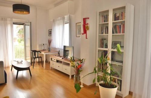 Filopappou Apartment | Sunny 70sqm Apt near Acropolis & Local Cafés