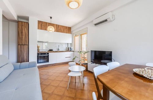 Golem Apartment | Sunny Balcony Stay | Walk to Golem Beach by PikHost