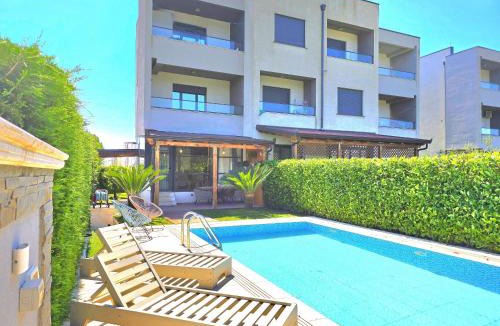 Qerek Apartment | Sunny Beach Apartments with Swimming Pool - 247