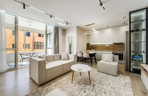 Durres Apartment | Sunny Beach Luxurious Apartment by PikHost