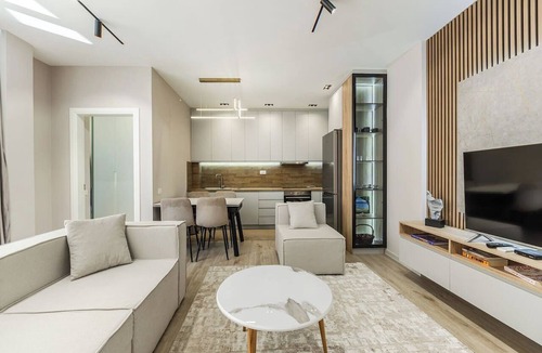 Durres Apartment | Sunny Beach Luxurious Apartment by PikHost