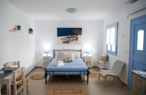 Perivolos Apartment | Sunrise Apartment Santorini