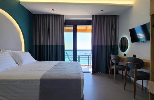 Qeparo House | Sunset Boulevard Beach Hotel