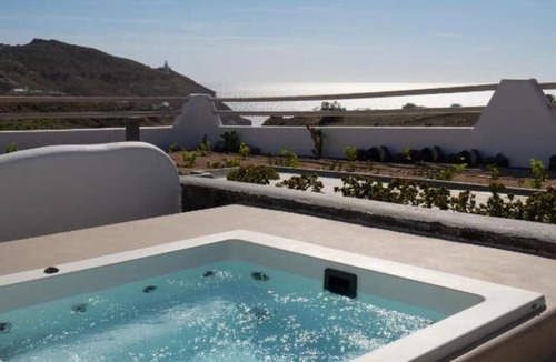 Akrotiri Hotel | Sunset Junior Suite with outdoor Hot Tub