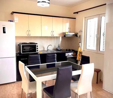 Velipoje Apartment | Sunshine beach apartment