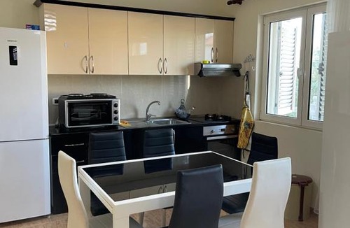 Velipoje Apartment | Sunshine beach apartment