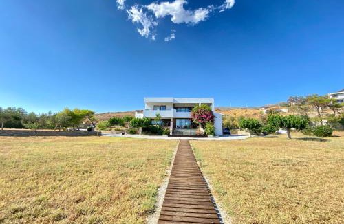 Karystos House | Svolis Beachhouse - Villa Set in a Beautiful Bay