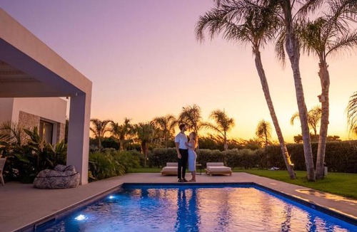 Tingaki Hotel | TAF Beach Villas with TESLA