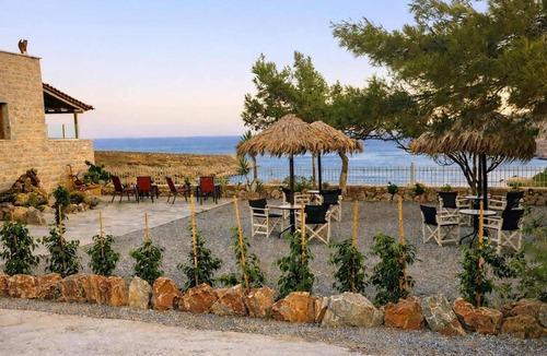 Omales Condo | Tainaros Rooms - Beachfront Summer Getaway