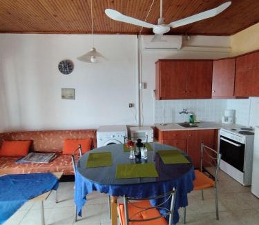 Kompi Apartment | Takis Haikos House two minutes walk to the beach Peroulia