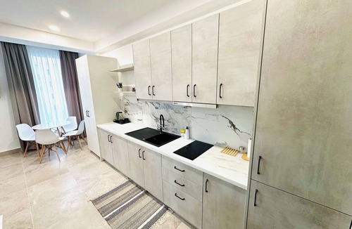 Sakës Apartment | Tanushi Central Studio - Modern Stay in Vau i Dejës