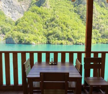 Shkoder County House | Te Panorama, Komani Lake