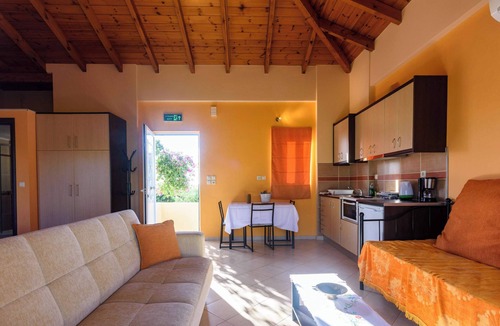 Agrilos Apartment | Terpsi Studio 4 - Kyparissia Garden Retreat
