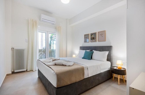 Agios Panteleimonas Apartment | The Athenian Cedar