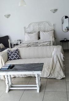Sipiada Apartment | The Beekeeper's Apartment