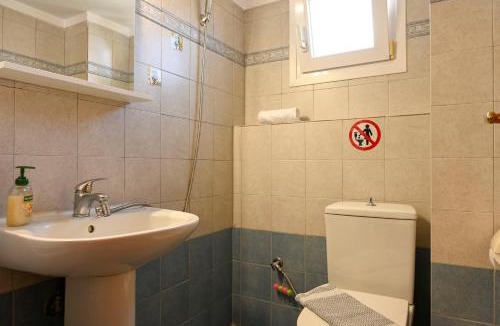 Neoi Epivates Apartment | The Coastal by Solessa
