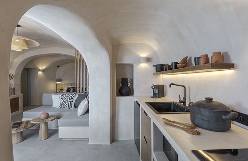 Oia Villa | The Exotic Cave Suite