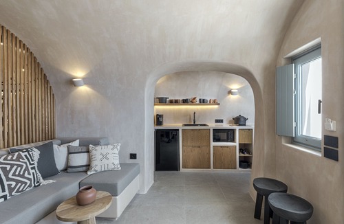 Oia Villa | The Exotic Cave Suite
