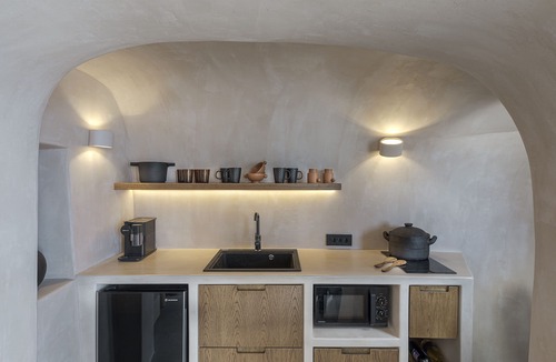 Oia Villa | The Exotic Cave Suite