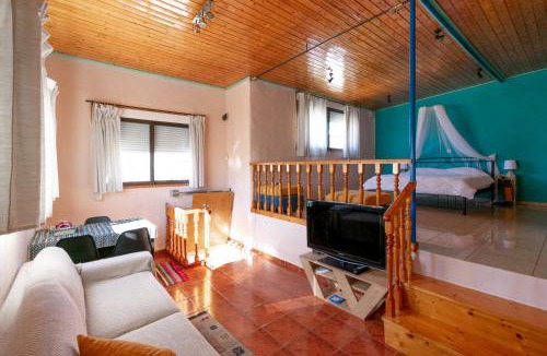 Petralona Apartment | The Filopappou Hive