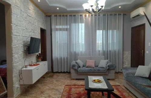 Divjake Apartment | The Garden Guest House