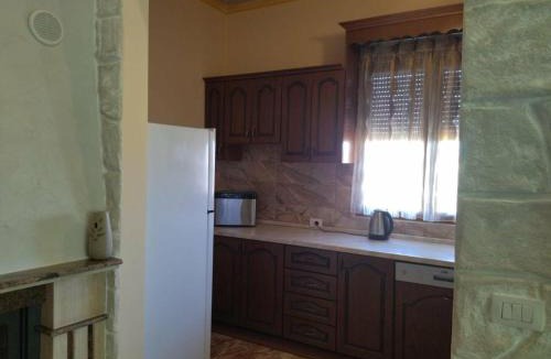 Divjake Apartment | The Garden Guest House