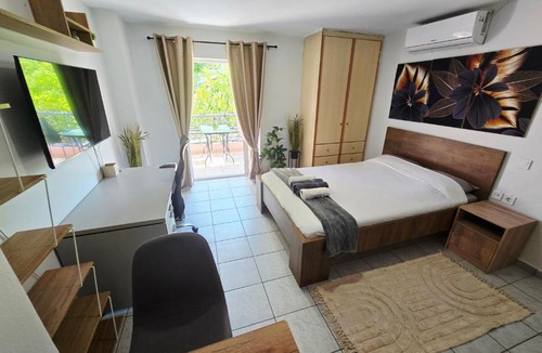 Lamia Apartment | The Garden Studio - Spacious Balcony