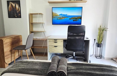 Lamia Apartment | The Garden Studio - Spacious Balcony