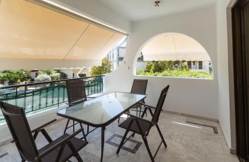 Alimos Apartment | The Hidden Muse 3BD Free Parking