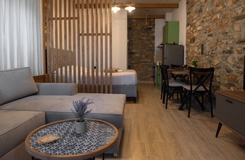 Kanalia House | The Lake House Angeliki