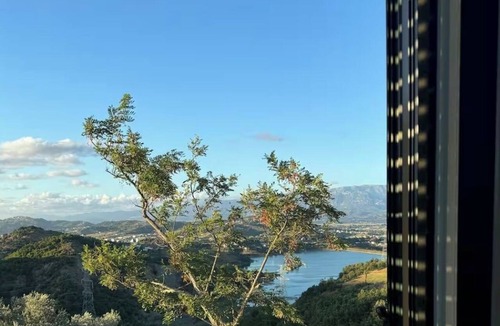 Kashar House | The Lake Villa Tirana