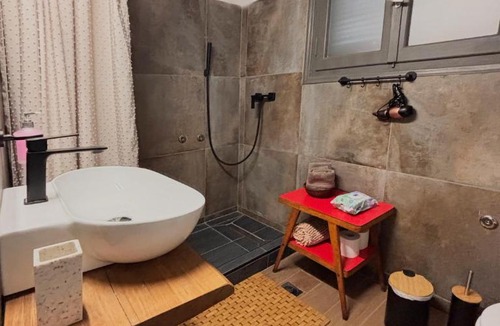 Lamia Apartment | The Local Pin House - Ευρύχωρη μονοκατοικία, Λαμία