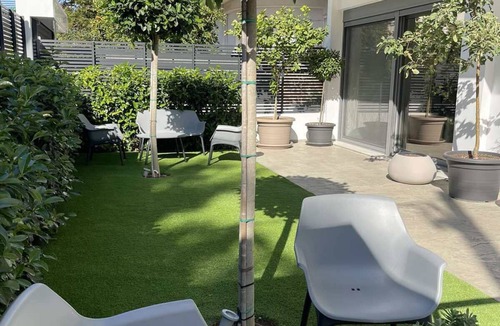 Palaio Faliro Apartment | The Lop Athens Holiday Luxury Suites