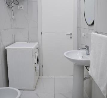 Kamez Apartment | The Minimalist Escape