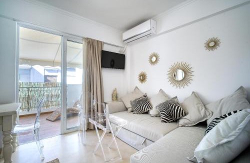 Neapoli Apartment | The Mirror Apartment with Large Sunny Balcony