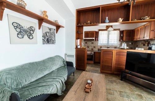 Oropos House | The Olive Yard Retreat, mountain and sea view!