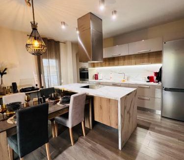 Alexandroupoli Apartment | The Palm House