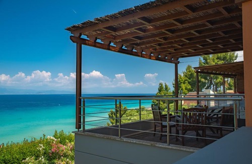 Kriopigi House | The Quite Blue villa