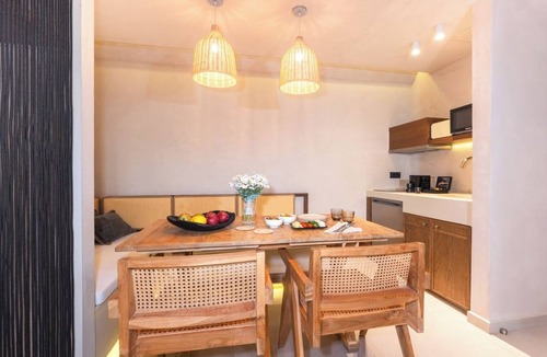Almyros Hotel | The Sand Suites