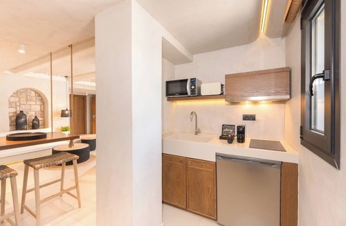 Almyros Hotel | The Sand Suites