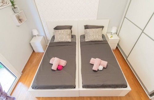 Neos Kosmos Apartment | The small bolivar