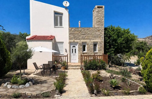 Mirtos Apartment | The Stone House Myrtos