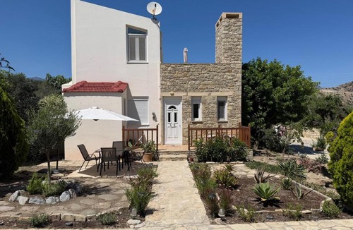 Mirtos Apartment | The Stone House Myrtos