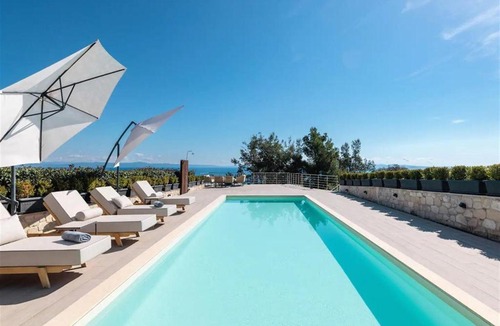 Afytos Villa | The Stone of Zeus Villa Afitos 4 bedrooms 14 guests