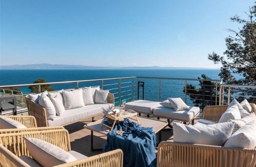 Afytos Villa | The Stone of Zeus Villa Afitos 4 bedrooms 14 guests