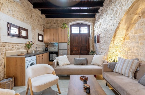 Old Town Rethymnon Apartment | The Storybook Maisonette